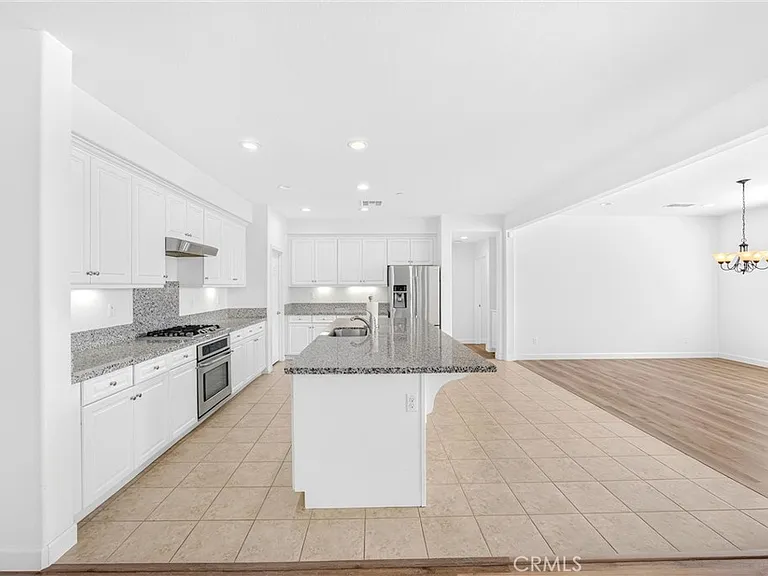 1617 Camden Ct — Photo 6