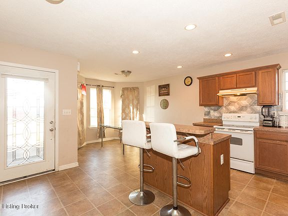 3rd image of 7019 James Madison Way
