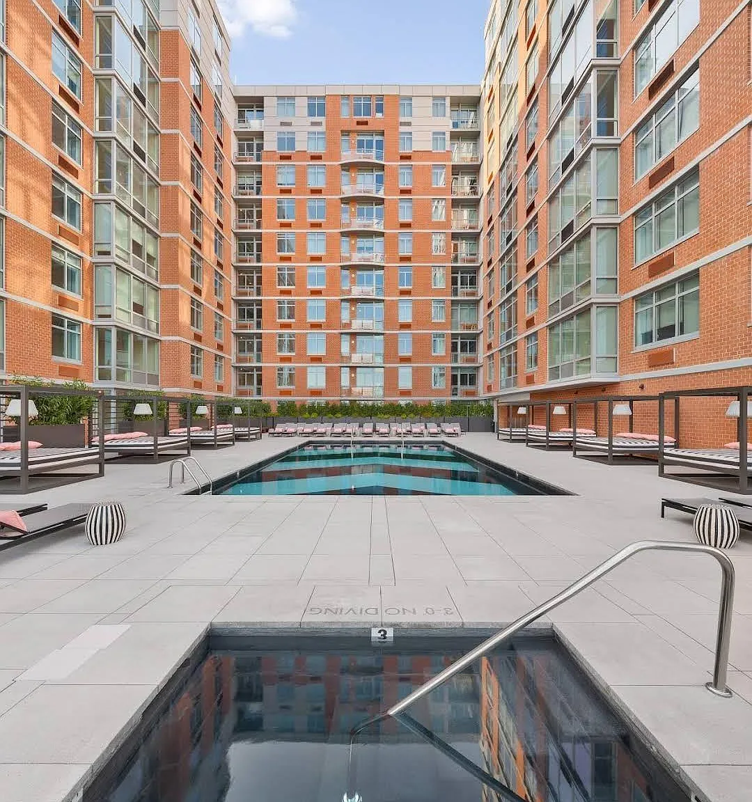 1 bed, 1.5 bath, 1000 sqft, $4,555 — Photo 2