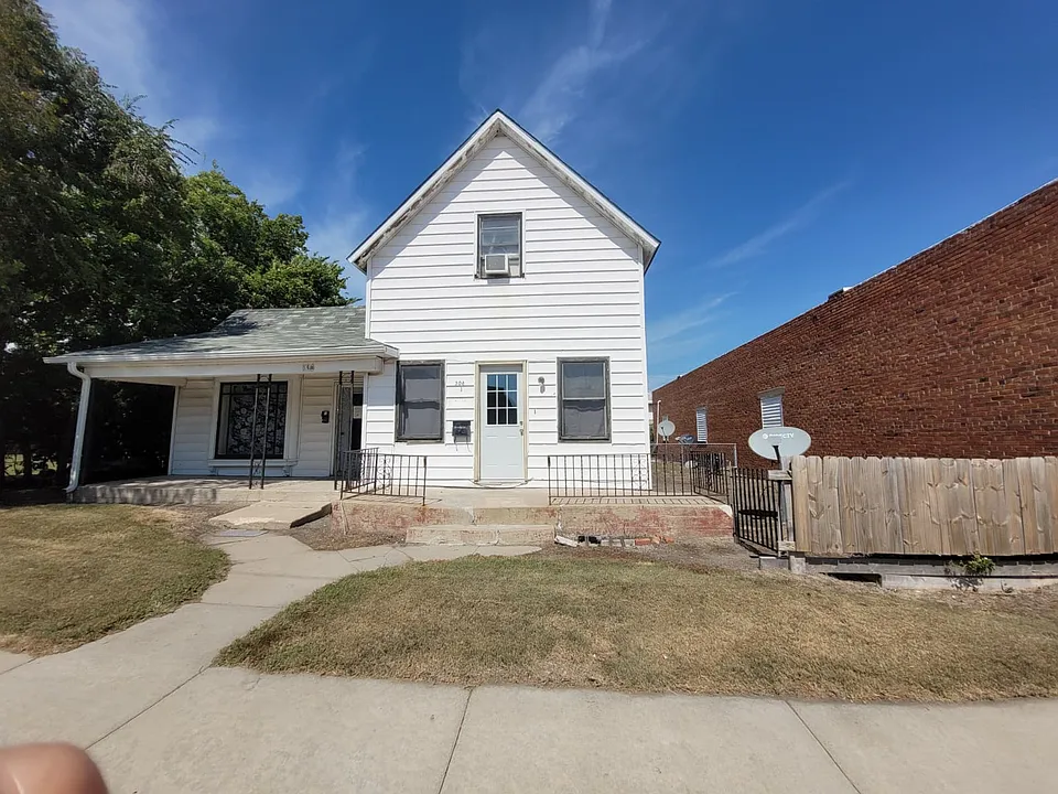 308 W 4th St