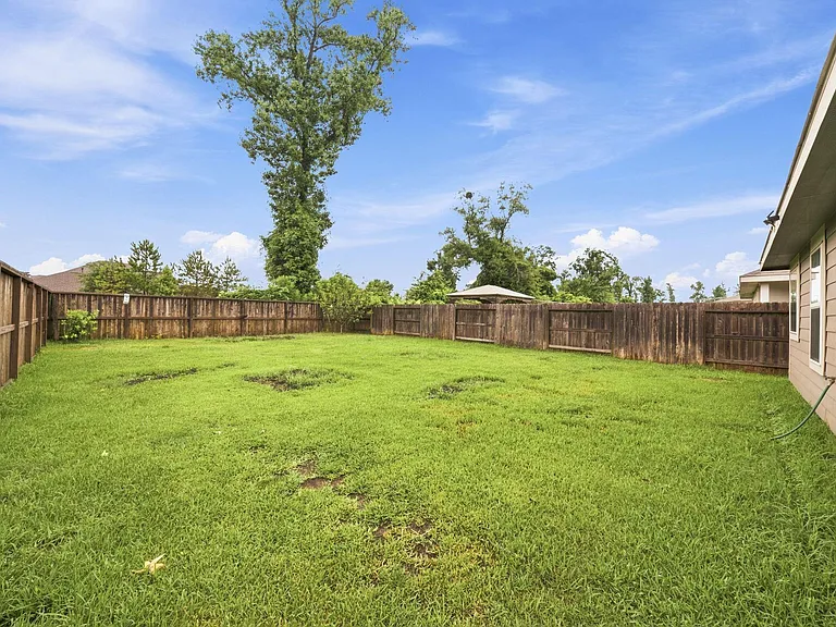 19114 Sangro Dr — Photo 27