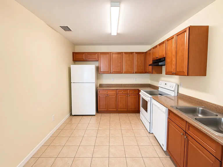 2408 Vernon Ave S — Photo 3