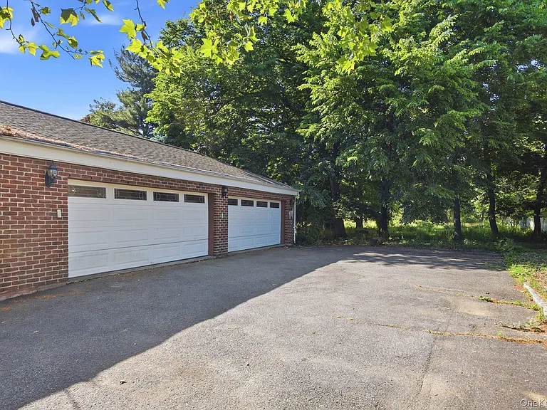 1 Bridle Path Dr — Photo 43