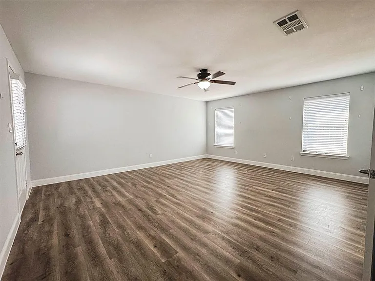 2201 Bradford Dr — Photo 7