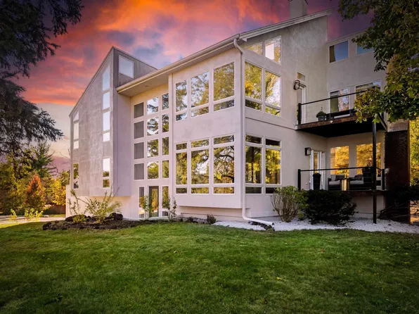 4119 N Grandview Dr, Peoria, IL 61614