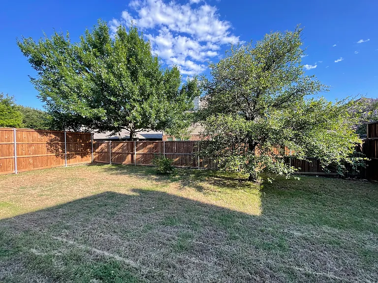 10525 Flat Creek Trl — Photo 26