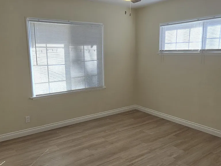 20533 Stagg St — Photo 6