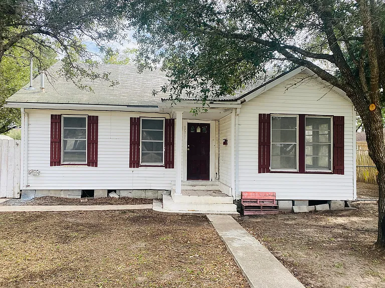 1006 Depot St — Photo 1