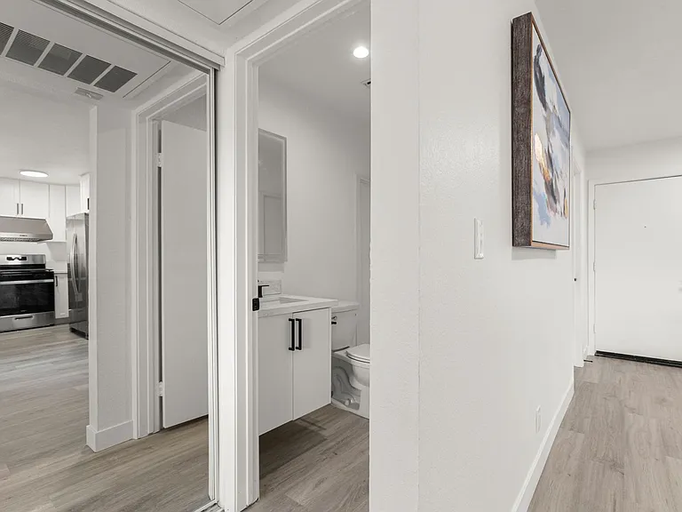 Darby Apartments — Photo 9
