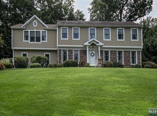 22 Lee Way, Oakland, NJ 07436