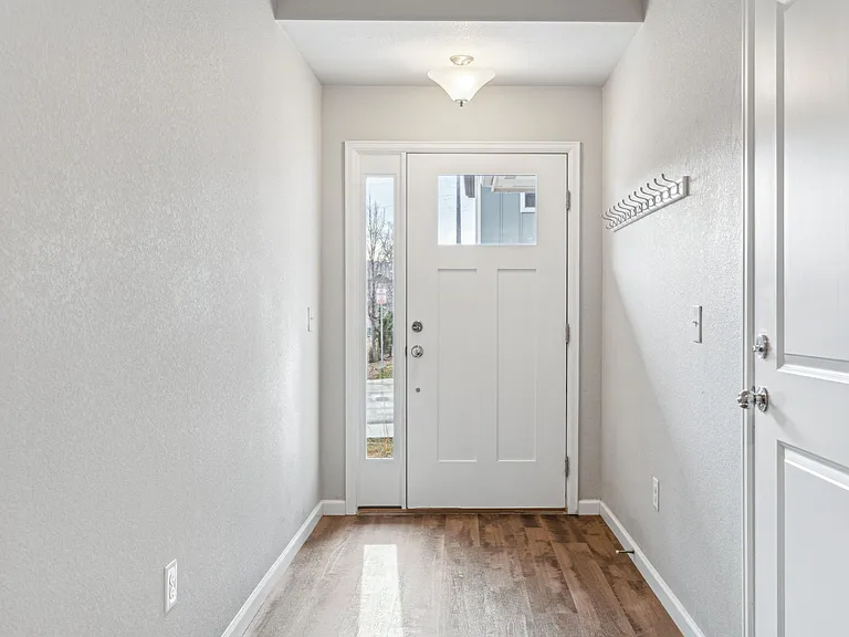 1050 Oak Cir — Photo 4