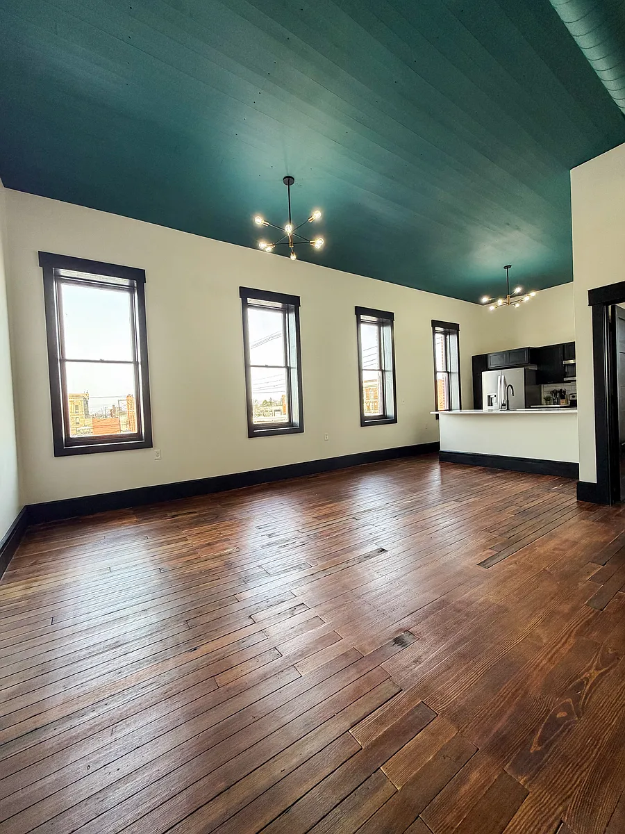 Building Photo - 117 E Church St #3B