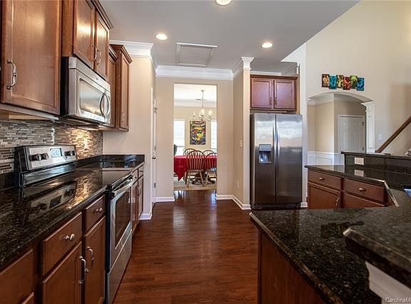 5th image of 132 Kingston Dr