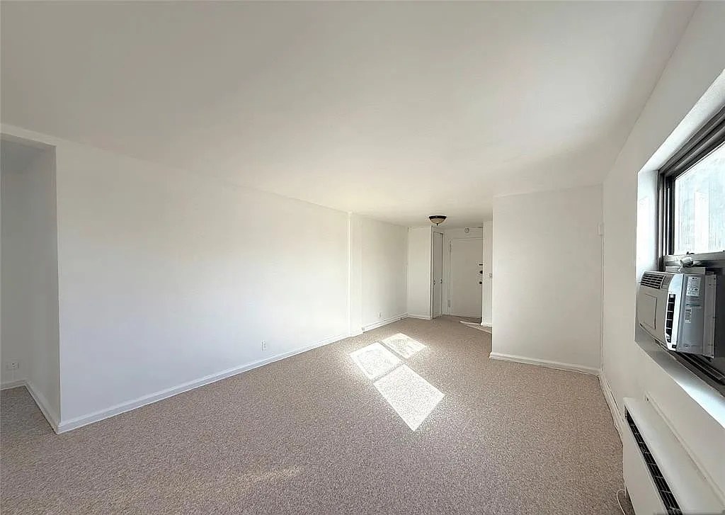 2 bed, 700 sqft, $2,355 — Photo 1