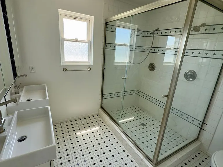 4572 Valencia Dr — Photo 9