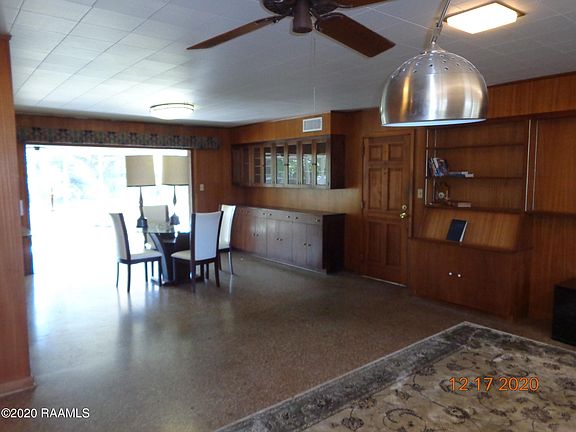 3rd image of 320 Hilltop Cir