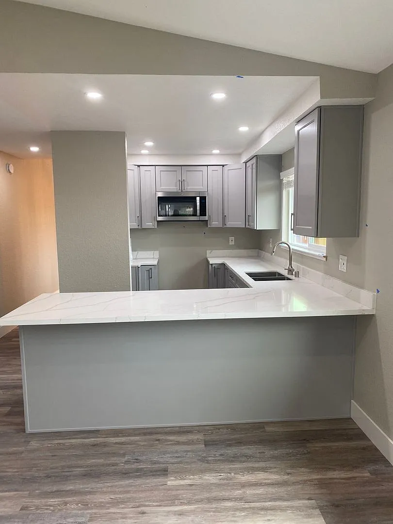 Fully Renovated 4 Bedroom 2 Bath Single Family Home — Photo 4