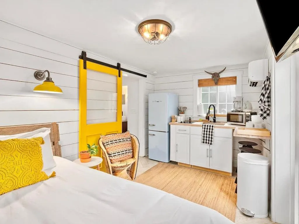 1 bed, 275 sqft, $1,700 — Photo 3