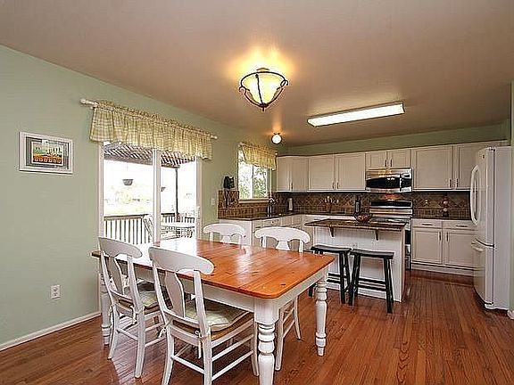 Newer hardwood Floors 