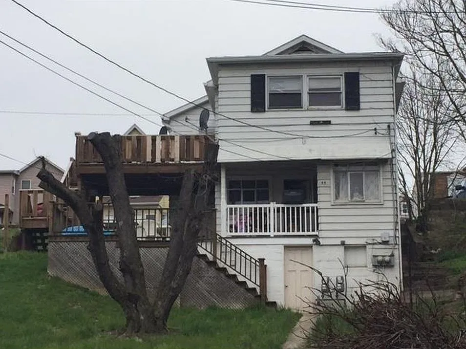 55 Watkins Ave photo 1