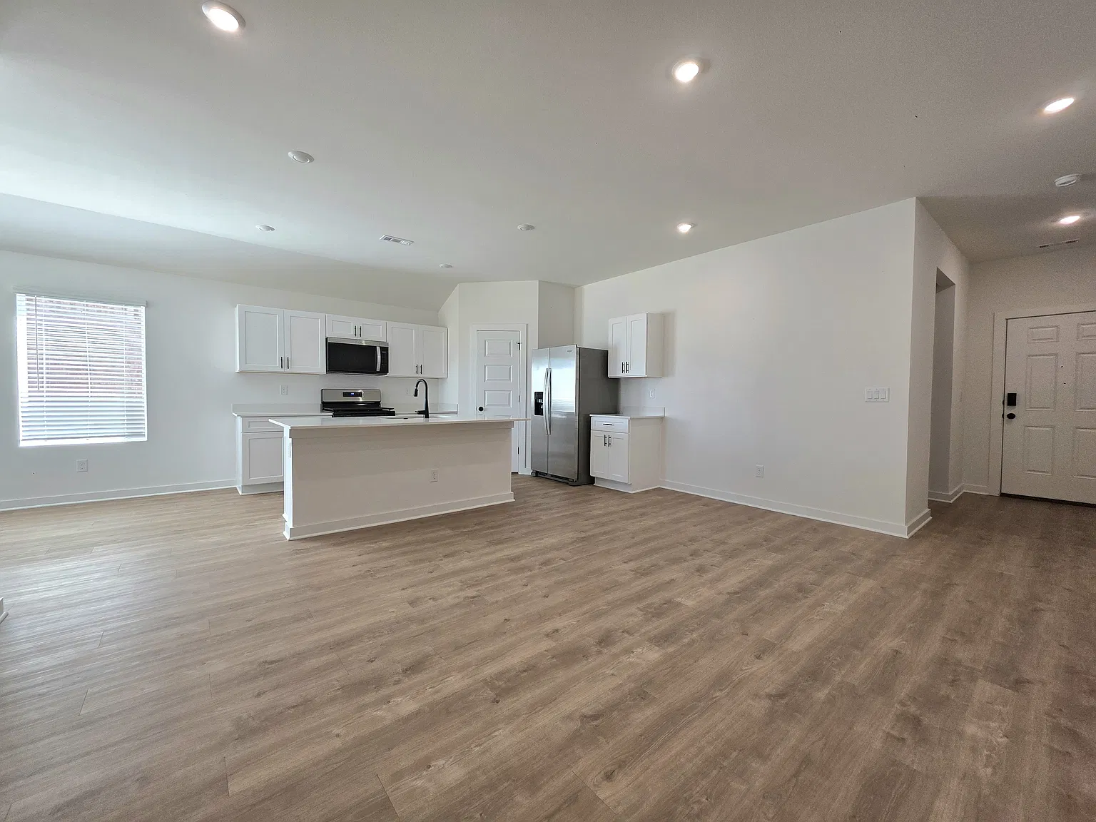 3 bed, 1450 sqft, $1,895 — Photo 4