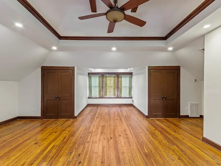 327 Adams St — Photo 25