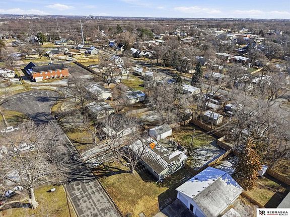 3rd image of 1922 Donald St