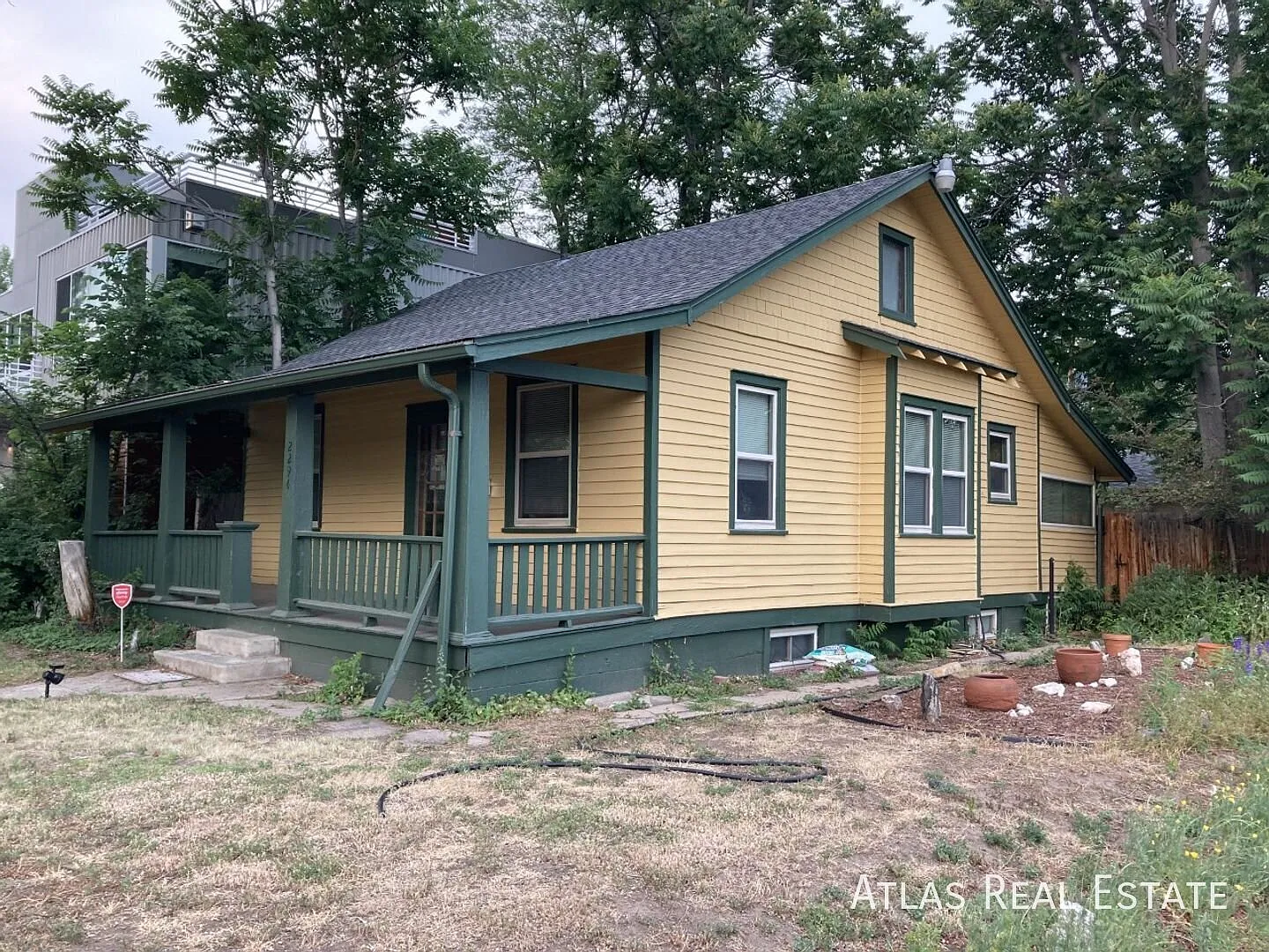 Available October Beautiful 2 Bed 1 Bath Apartment In Denver! — Photo 2