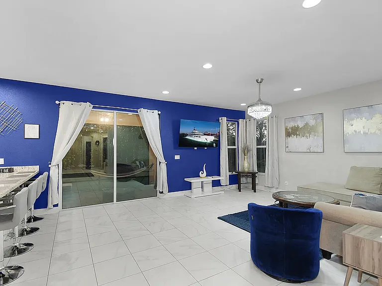 1573 NW Cataluna Cir — Photo 10