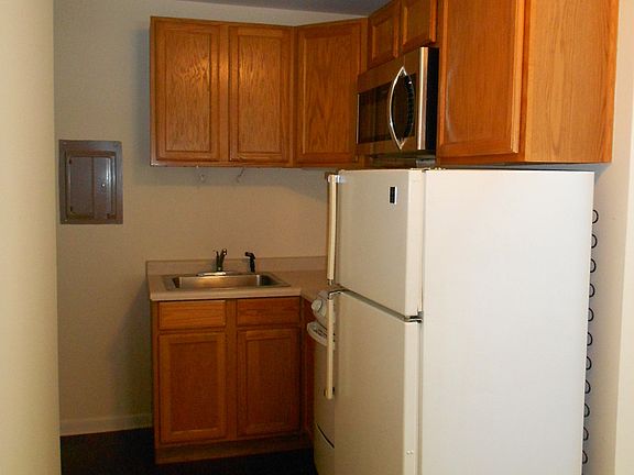 2nd image of 620 N Milwaukee Ave APT A