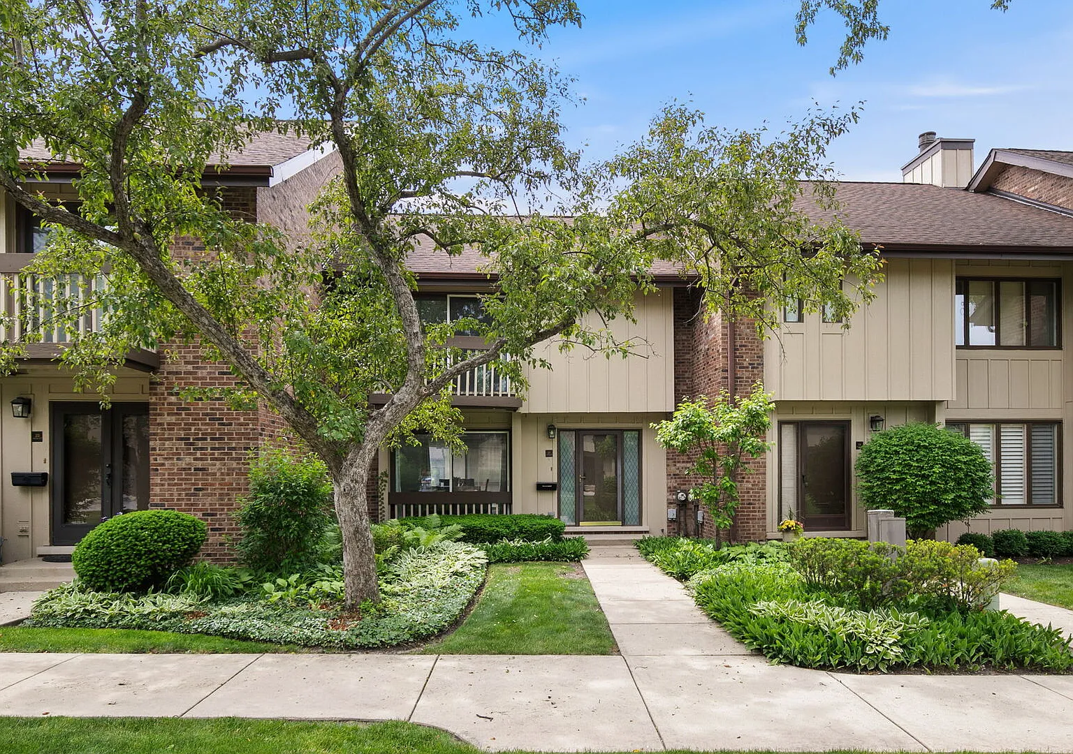 2 bed, 2.5 bath, $2,700 — Photo 1
