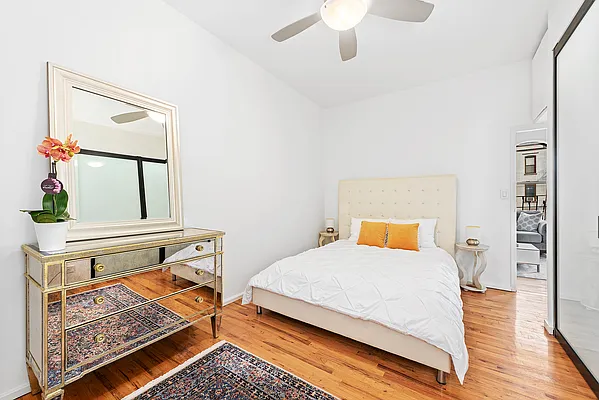 Sold by R New York | media 10