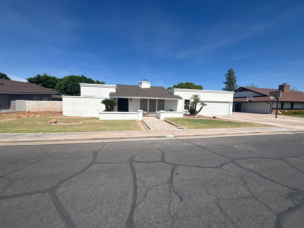 Building Photo - 1534 E Fairfield St
