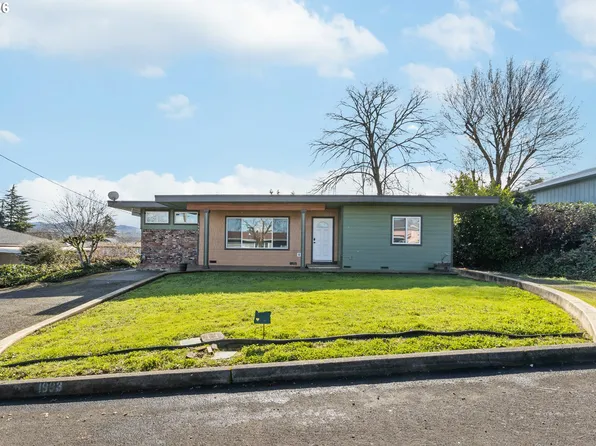 1993 Linnell Ave, Roseburg, OR 97471