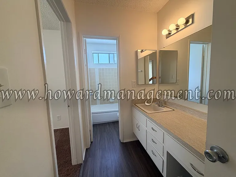 04256LI — Photo 26