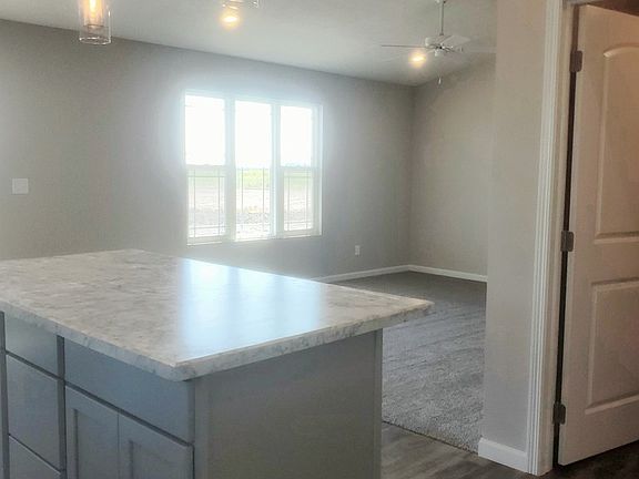 5th image of 523 Little Bluestem Dr