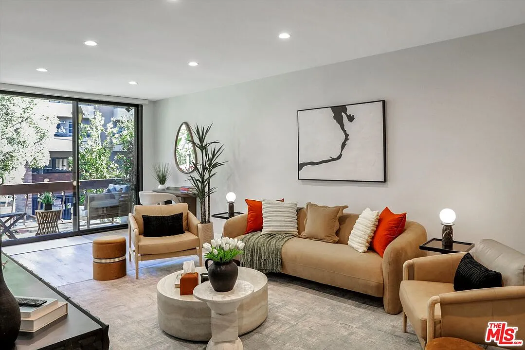 1 bed, 1.0 bath, 831 sqft, $5,000 — Photo 1