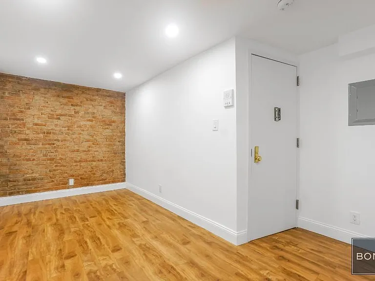 149 1st Ave #3R — Photo 3