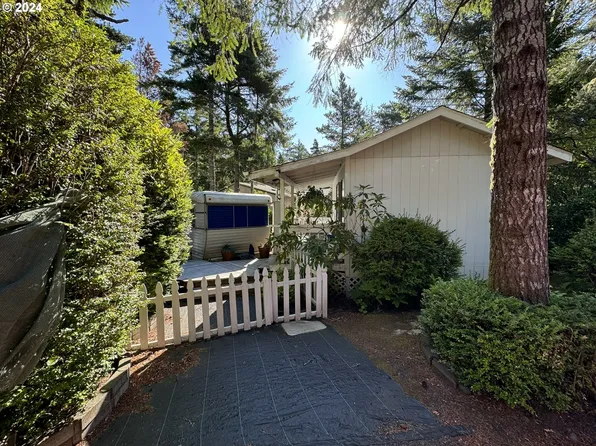 246 Horseshoe Bnd, Florence, OR 97439