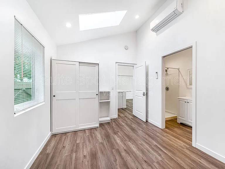 420 N Batavia St #422 — Photo 17