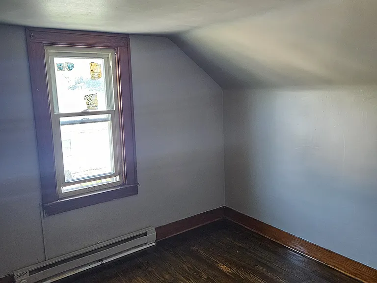 534 Engle St — Photo 12