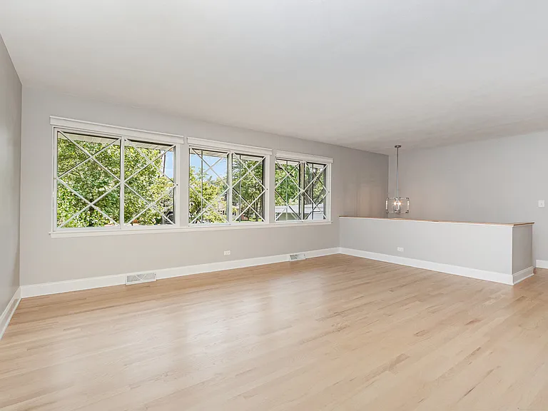 29 Robin Hill Dr — Photo 2