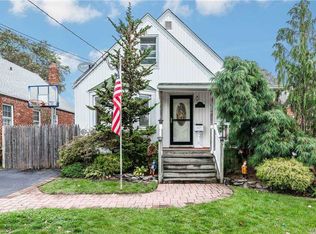 31 Kenny Ave, Merrick, NY 11566