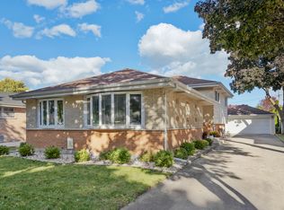 411 Parkside Ave, Itasca, IL 60143