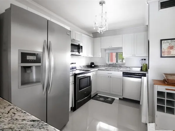 (undisclosed Address), Pembroke Pines, FL 33025