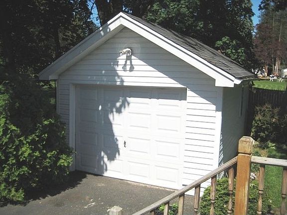Detached Garage