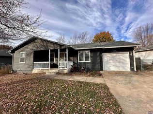 300 Kellogg Ln, Auburn, KS 66402