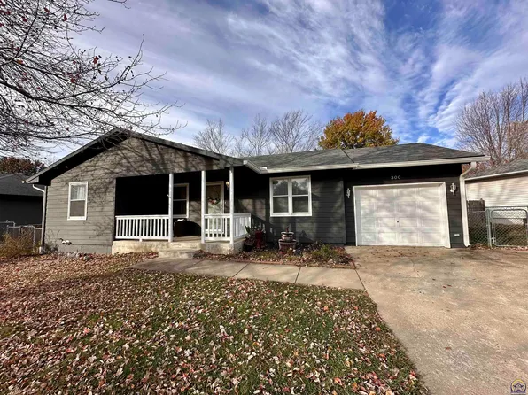 300 Kellogg Ln, Auburn, KS 66402
