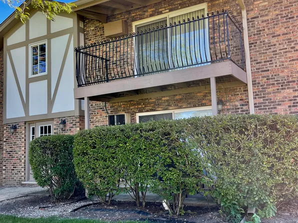 16W520 Lake Dr APT 207, Willowbrook, IL 60527
