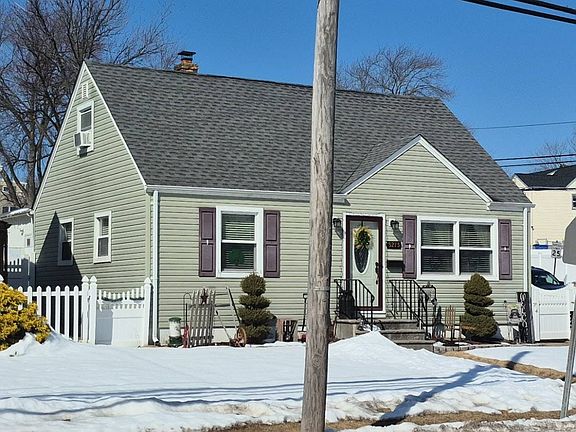 3rd image of 3273 Washington Rd